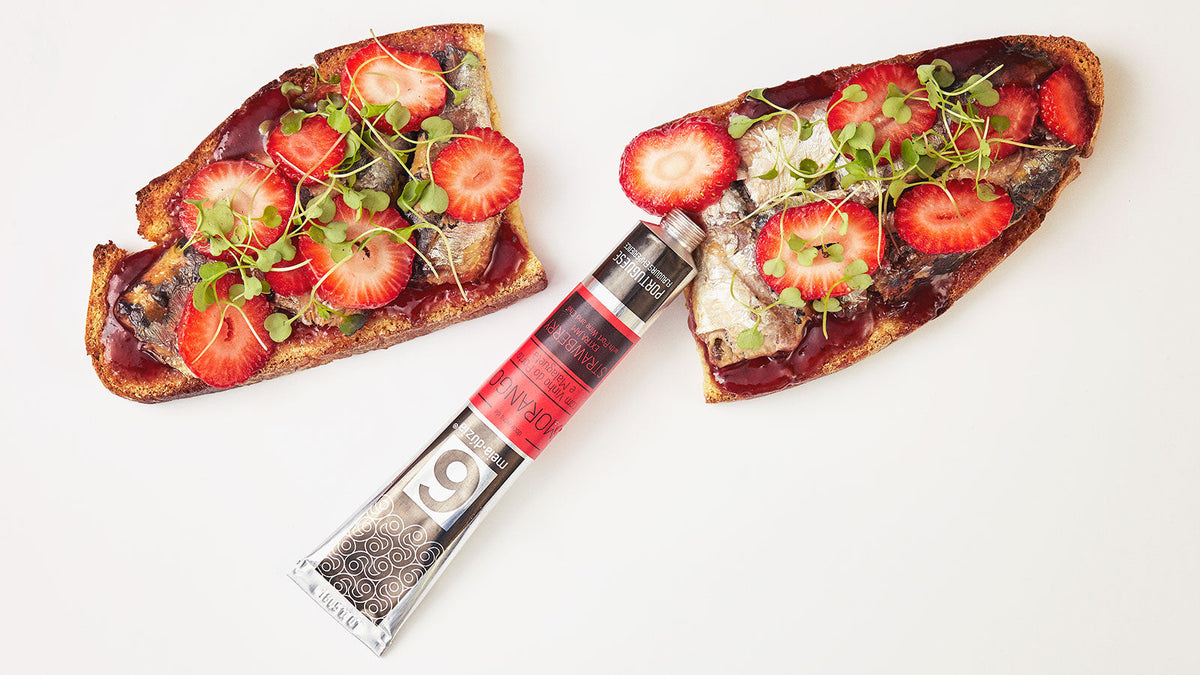 Tosta de Sardinha com Doce de Morango com Vinho Licoroso e Malagueta