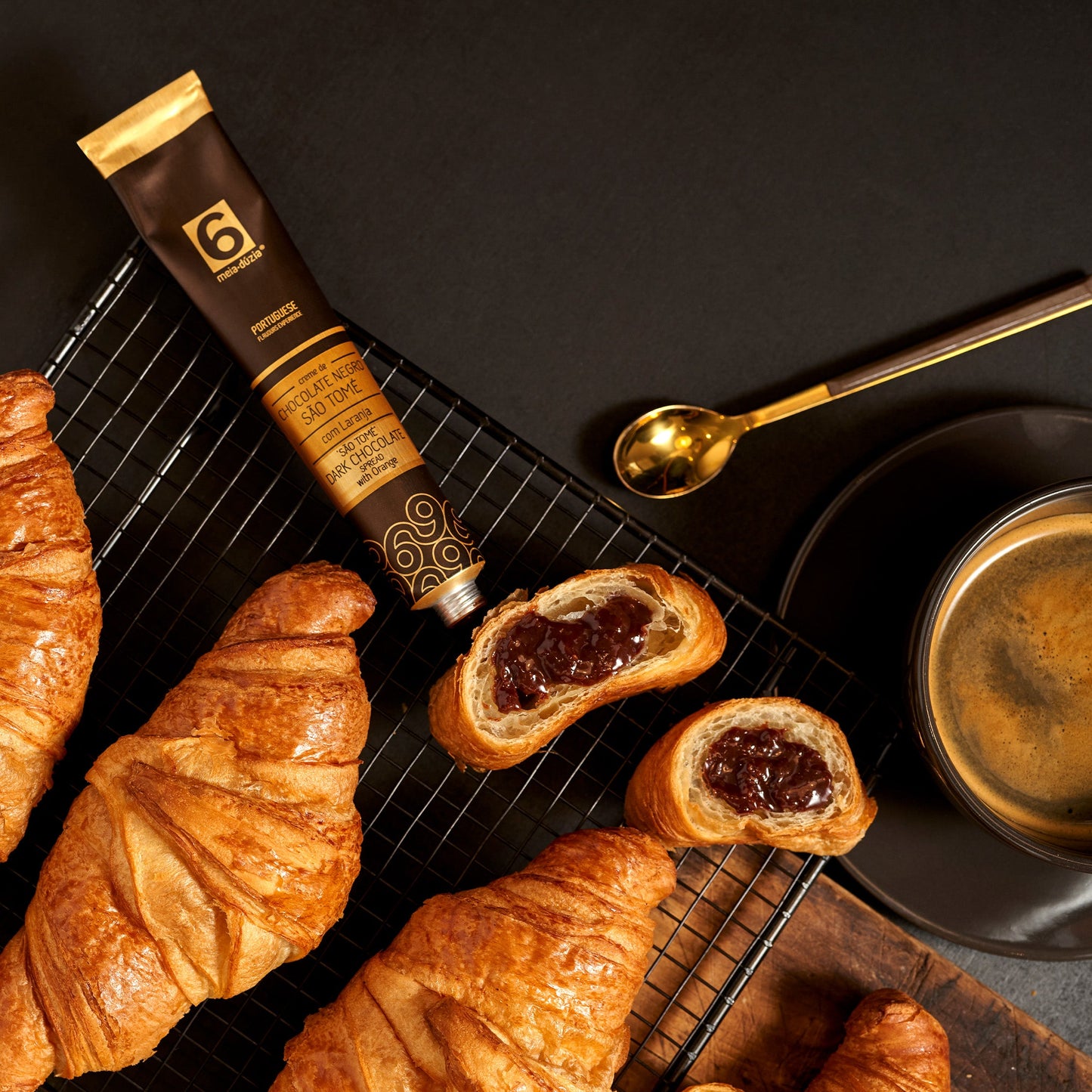 PACK 6 Chocolate Negro | Presente de Aniversário - Amantes de Chocolate. Sabores de Portugal num presente de aniversário gourmet que todos amam receber. meia.dúzia® Sabores de Portugal, prendas de aniversário gourmet