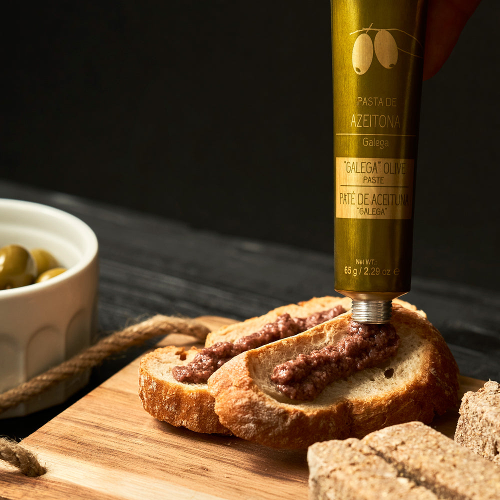 
                  
                    Gastronomic Box n.8: Galega Olive Paste with Figs + Olive Oil | Christmas Special
                  
                